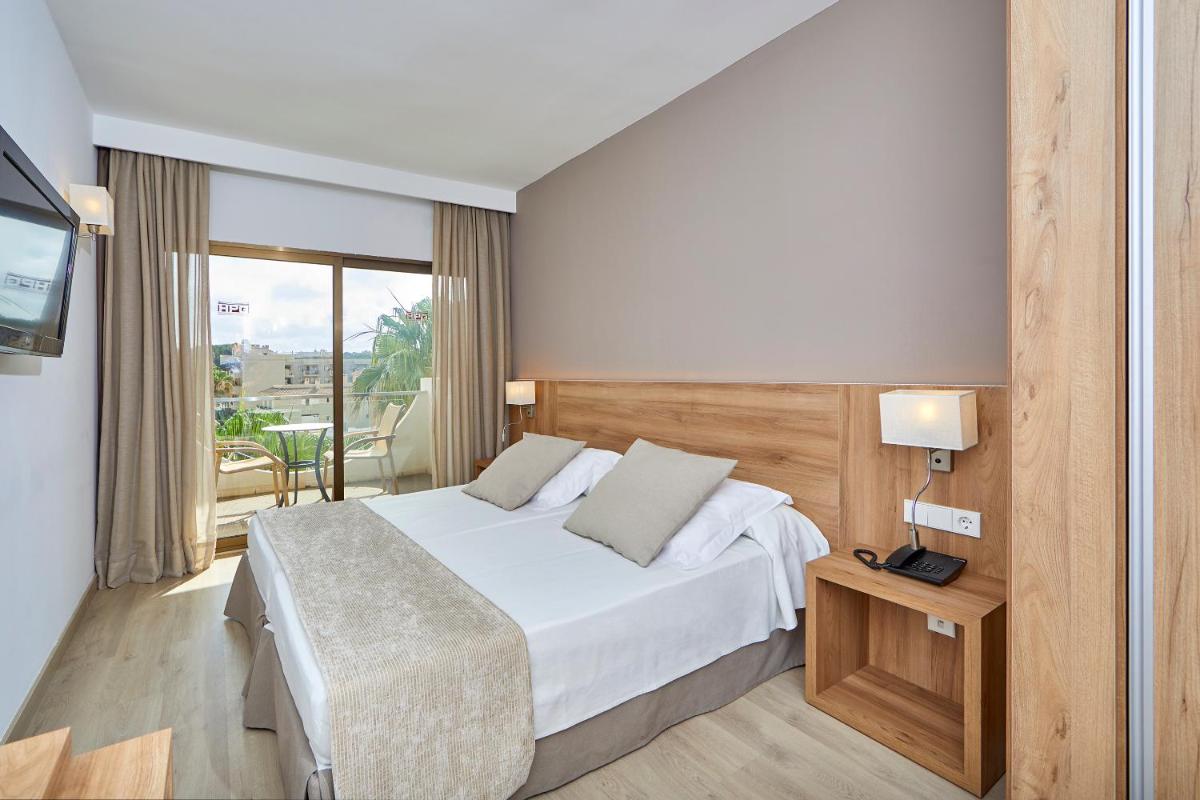 Cama o camas de una habitación en Hotel Playa Golf - Adults Only