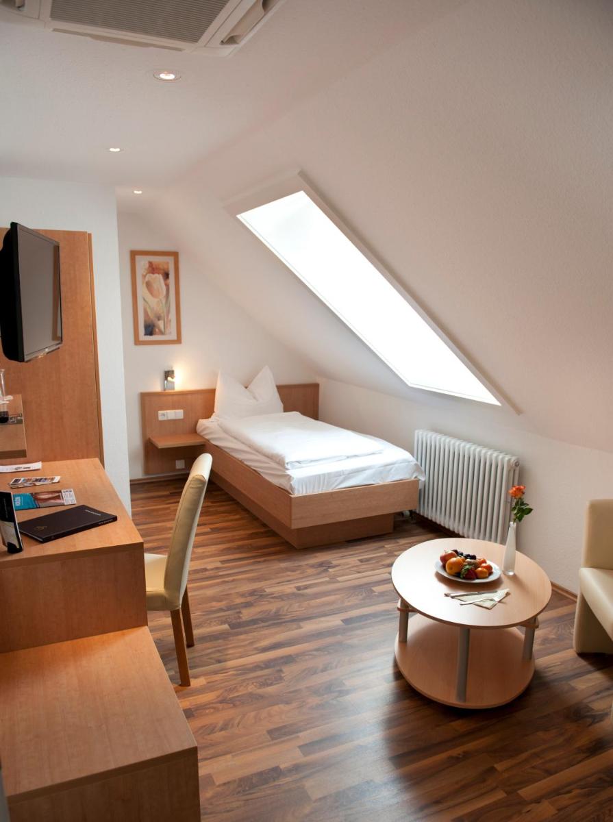 Hotel & Restaurant Goldener Pflug - Housity