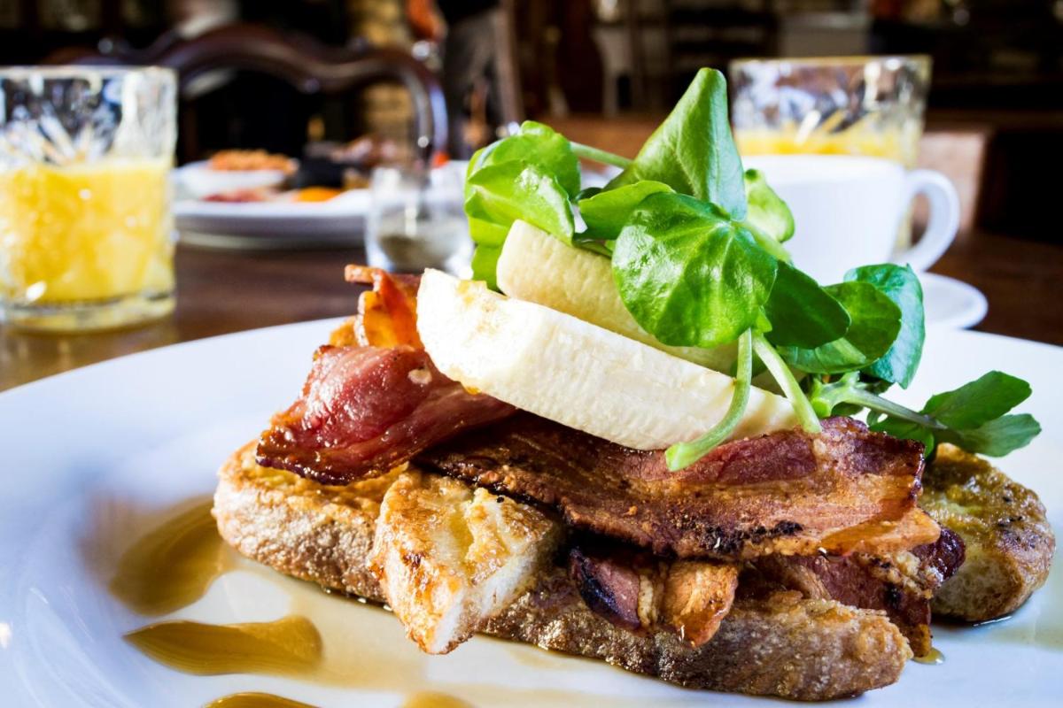 The Fox and Hounds - Housity