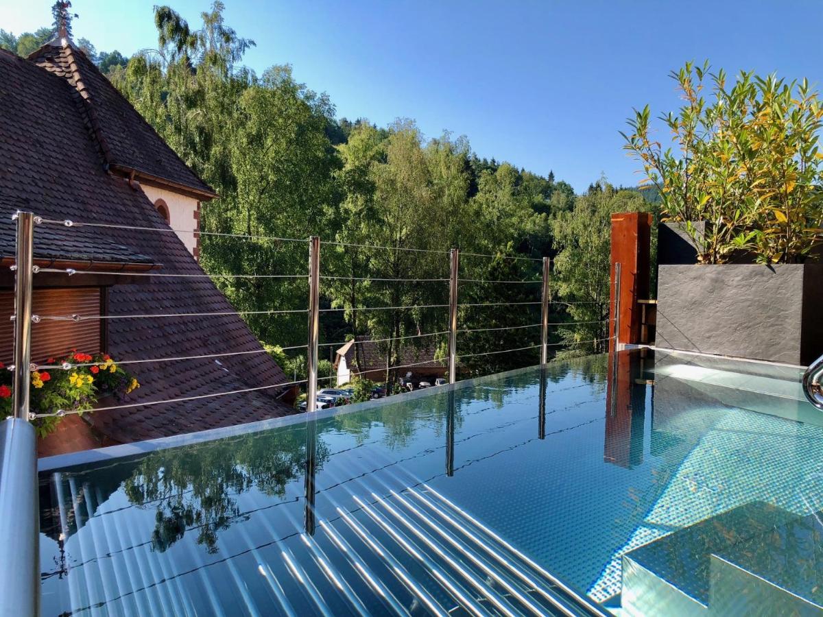 Piscine de l'établissement LA CHENEAUDIÈRE - Hôtel Spa - Relais & Châteaux - Restaurant étoilé ou située à proximité