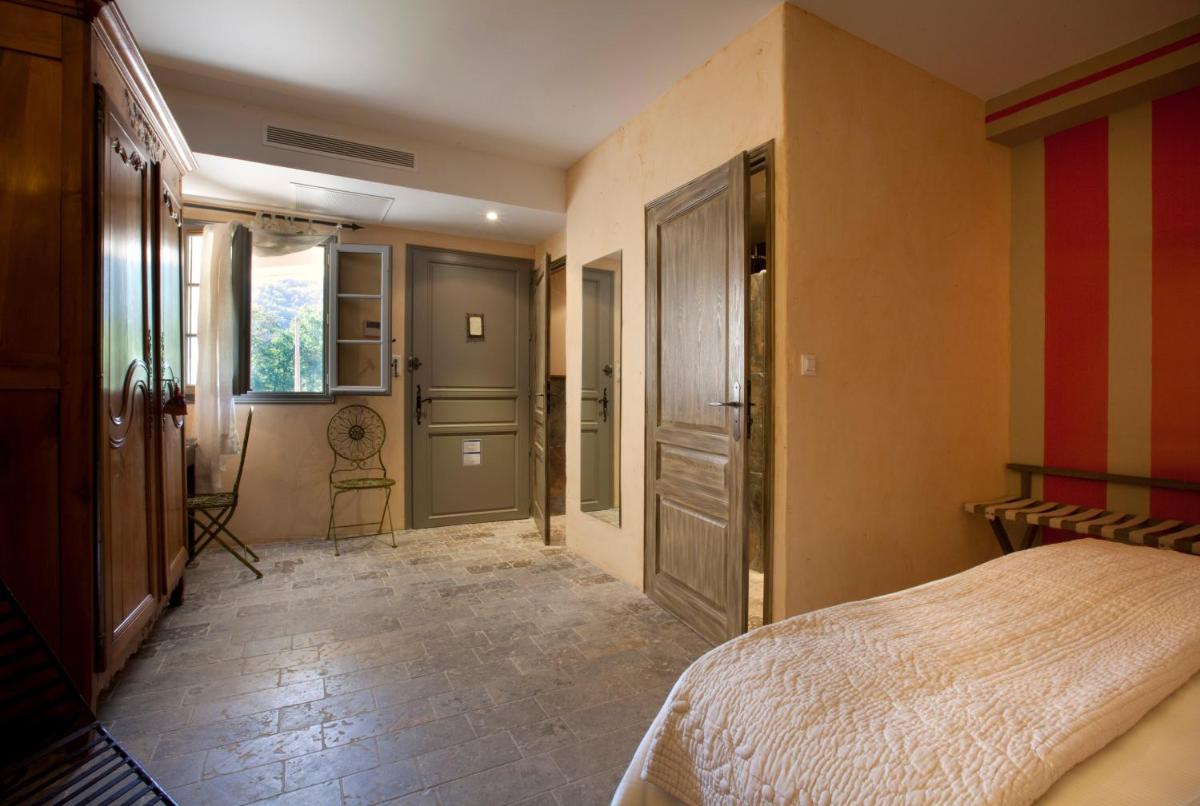 Un ou plusieurs lits dans un hébergement de l'établissement Hôtel-Spa Le Saint Cirq