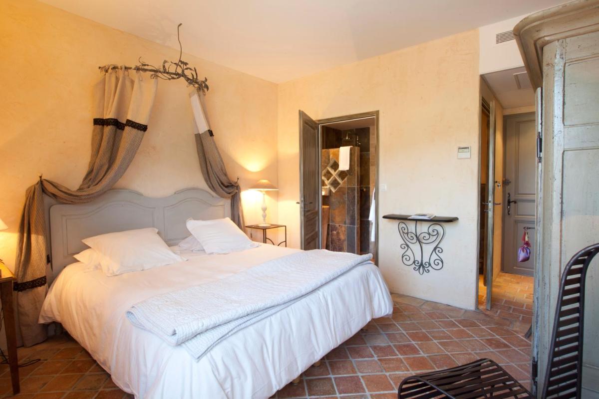 Un ou plusieurs lits dans un hébergement de l'établissement Hôtel-Spa Le Saint Cirq