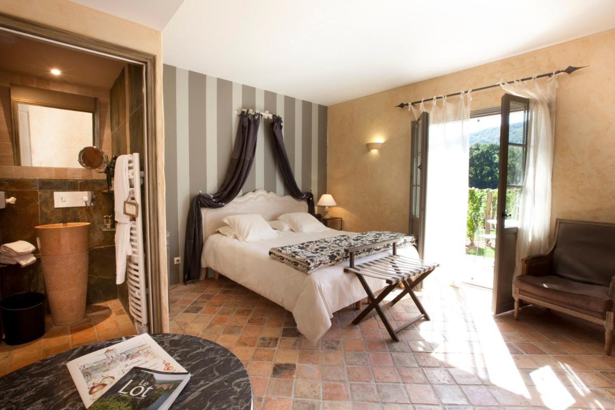 Un ou plusieurs lits dans un hébergement de l'établissement Hôtel-Spa Le Saint Cirq