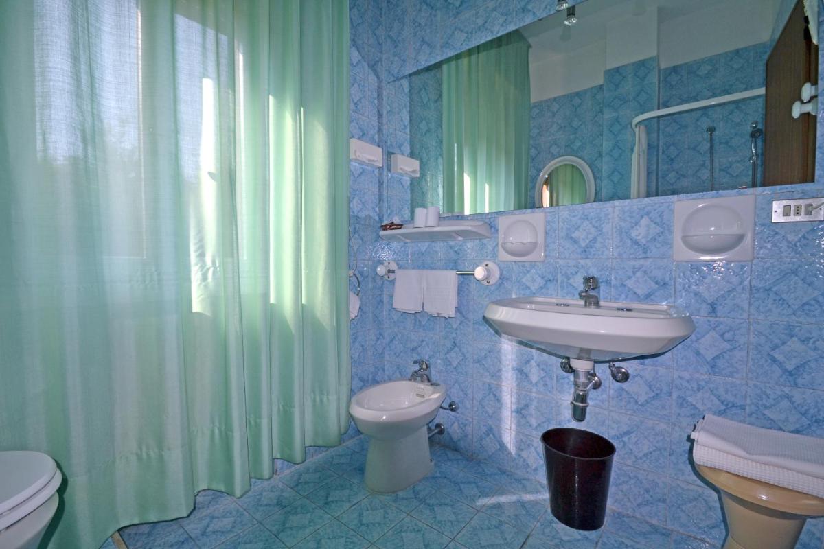 Hotel Boomerang - Check-in & Meals in front at hotel Sporting - Housity
