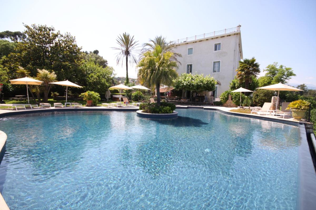 Piscine de l'établissement La Solenzara hôtel - 3 Etoiles Supérieur - Appartement & SPA ou située à proximité