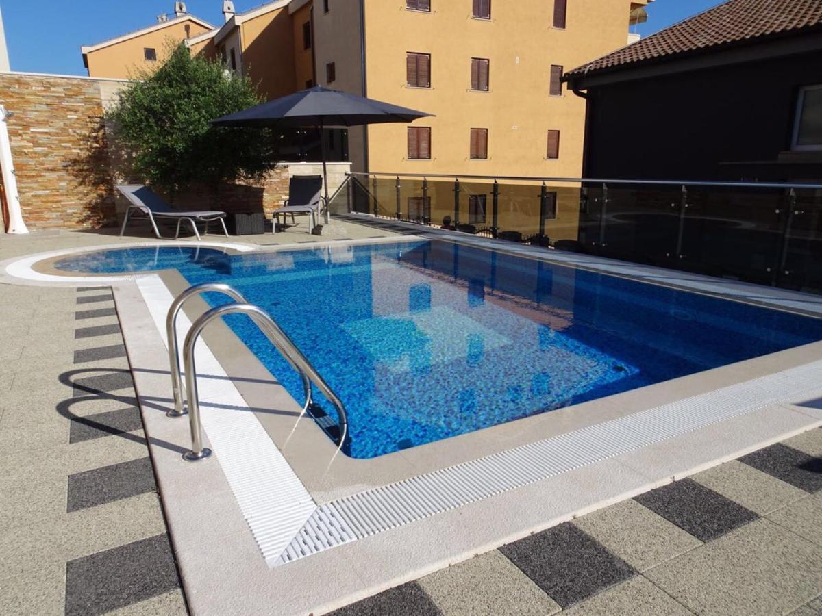 Apartments Livaja - Housity
