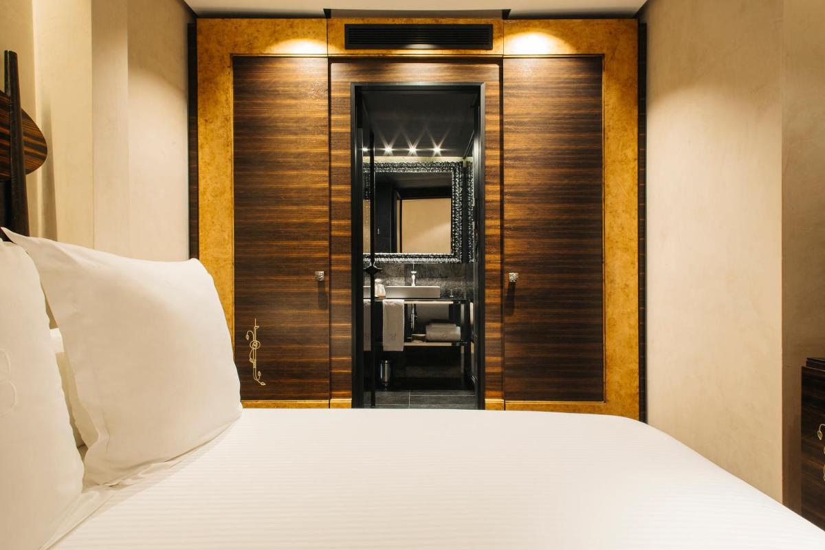 Cama o camas de una habitación en Hotel Bagués, a Small Luxury Hotel of the World