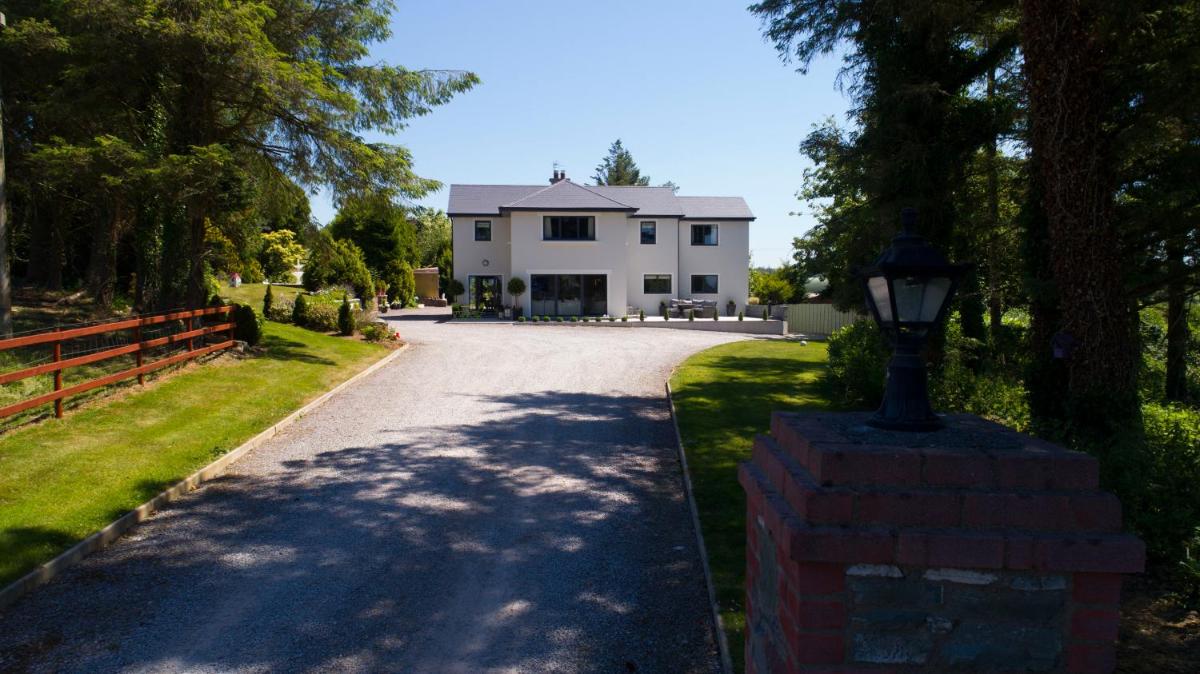 Inch View Lodge - Housity