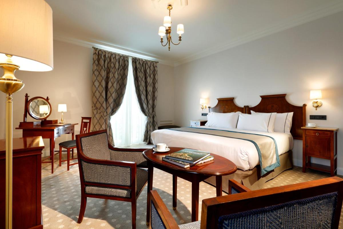 Cama o camas de una habitación en Eurostars Hotel Real