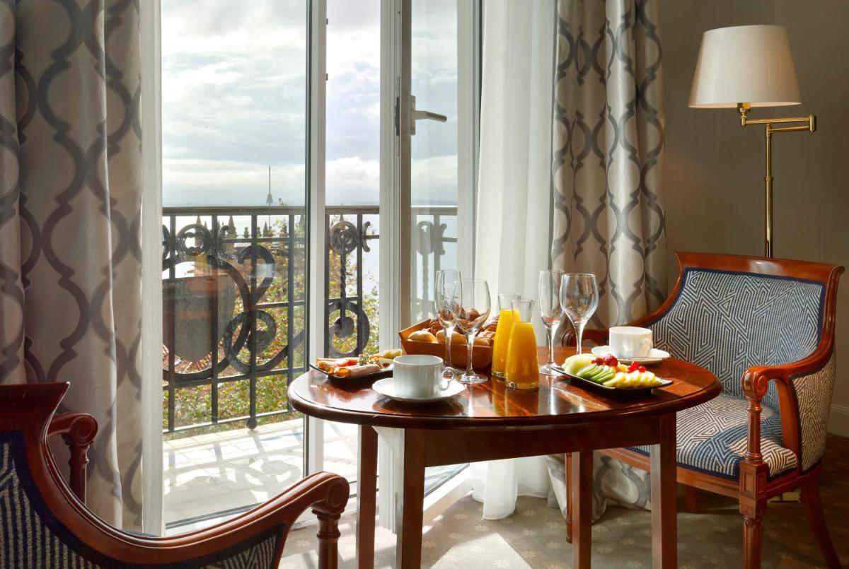 Comida en o cerca de este hotel