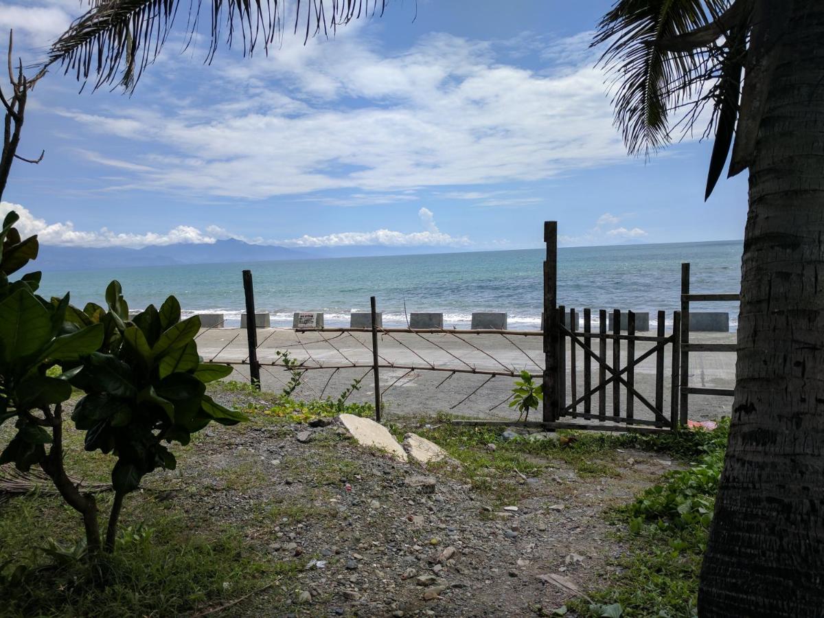 Baler Beachfront House - Housity