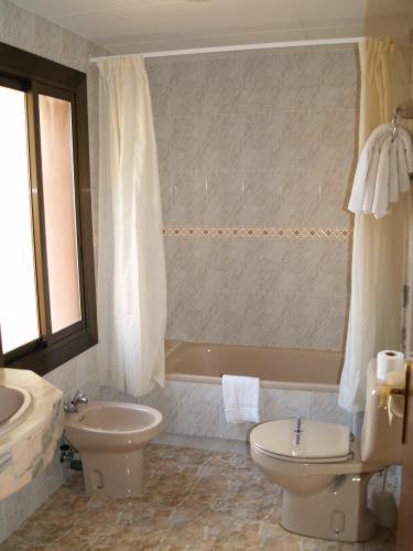 Hotel Hostal del Sol - Housity