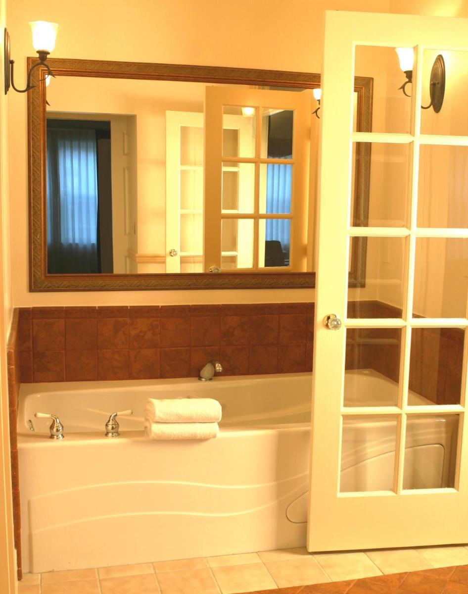 Fairhaven Village Inn - Housity