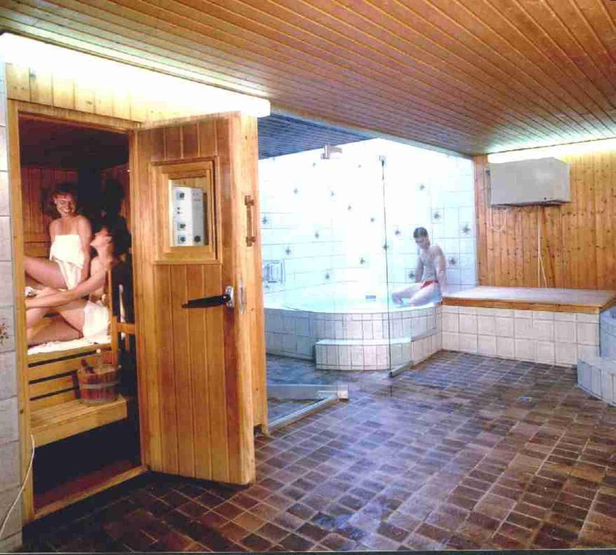 Burghotel - Housity