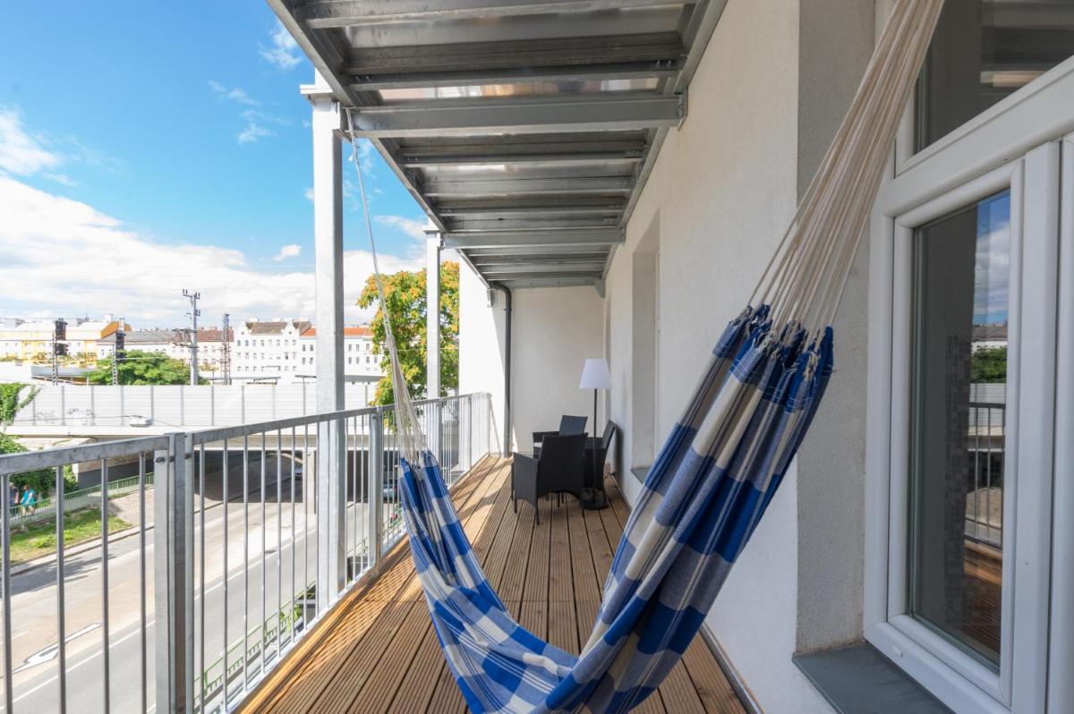 Spacious Apartment in Center with Terrace - Housity