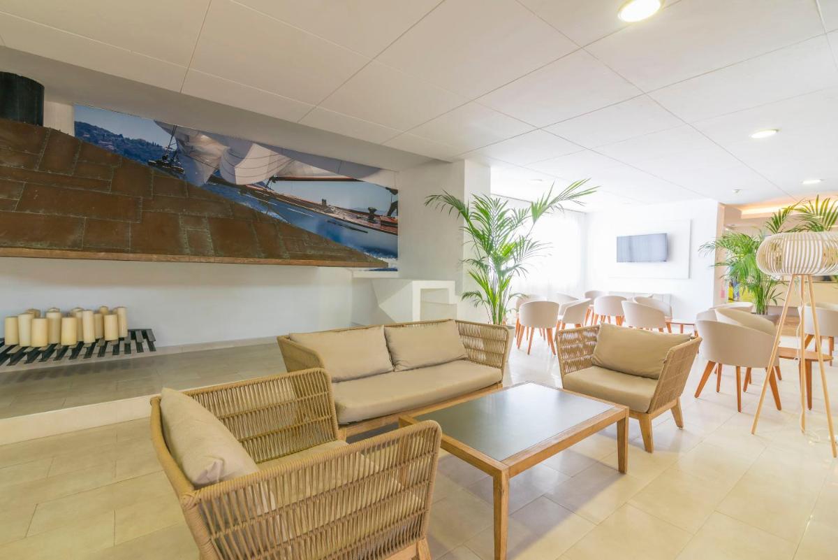 Zona de estar de azuLine Hotel Bergantin