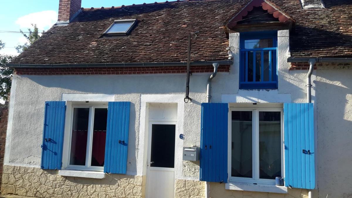 Petite maison aux volets bleus - Housity