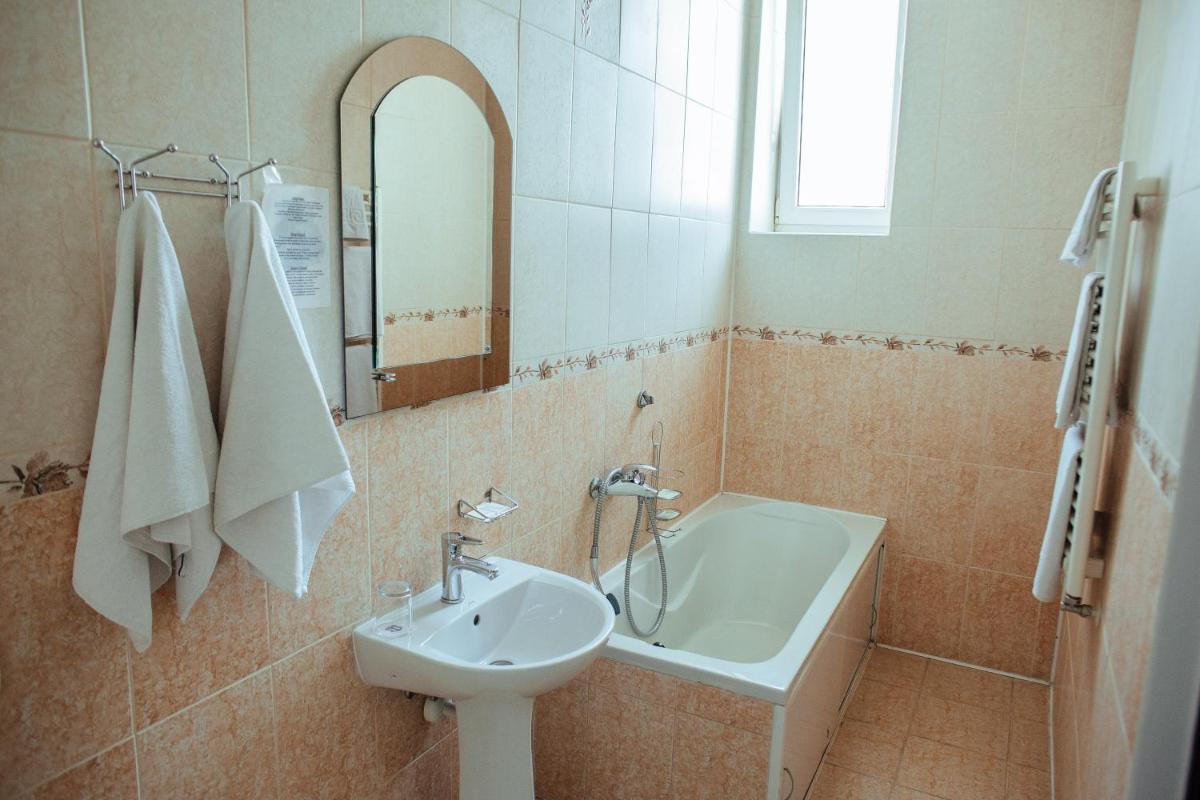 JJ Hotel - Housity