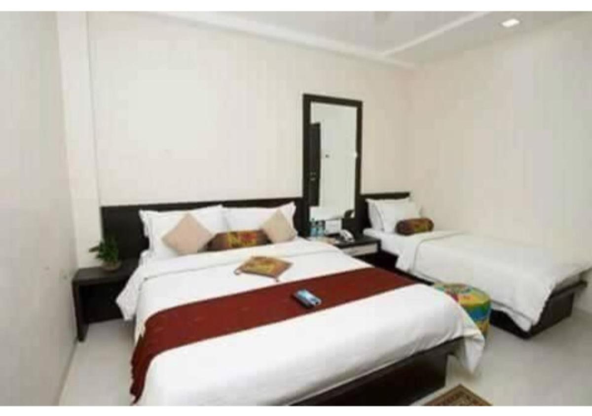 Mountain View Balcony rooms on main road Shimla - Housity