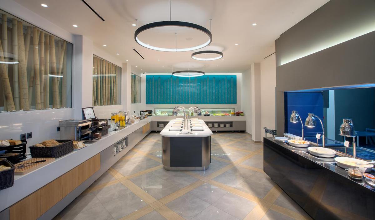 Blue Lagoon City Hotel - Housity