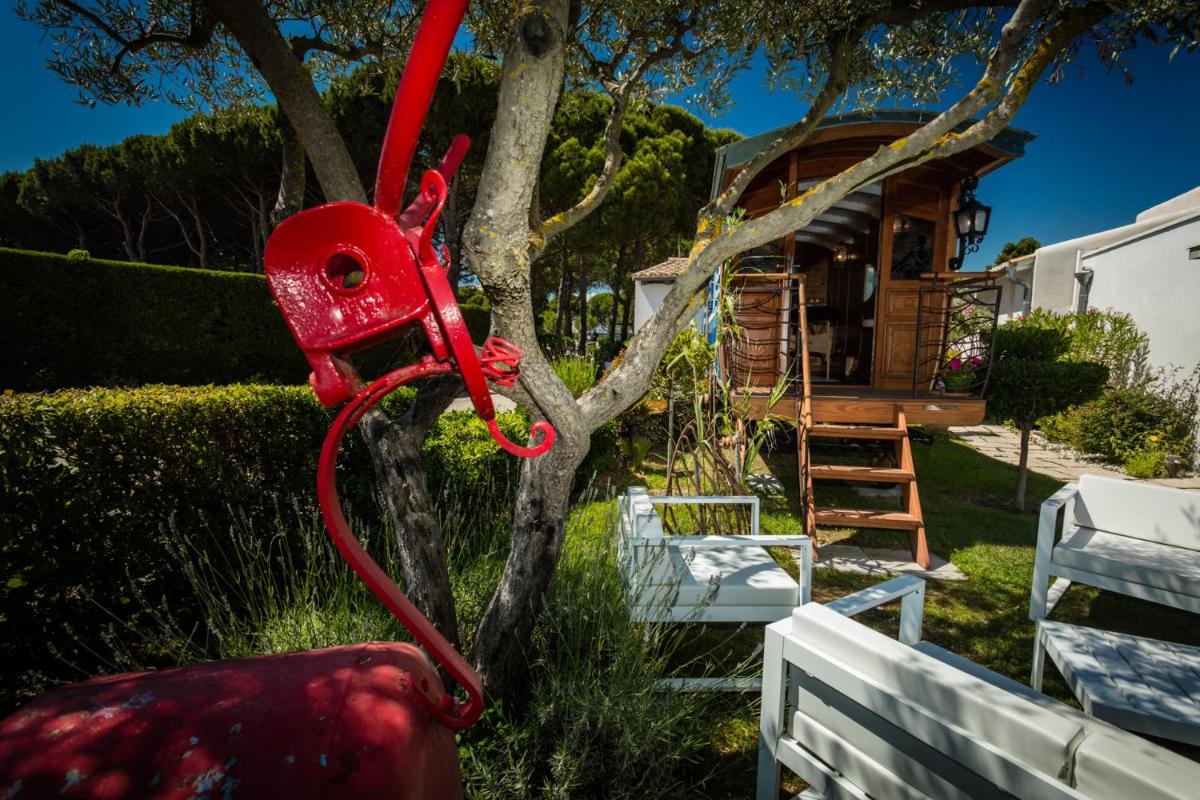 Jardin de l'établissement Oustau Camarguen Hôtel & Spa