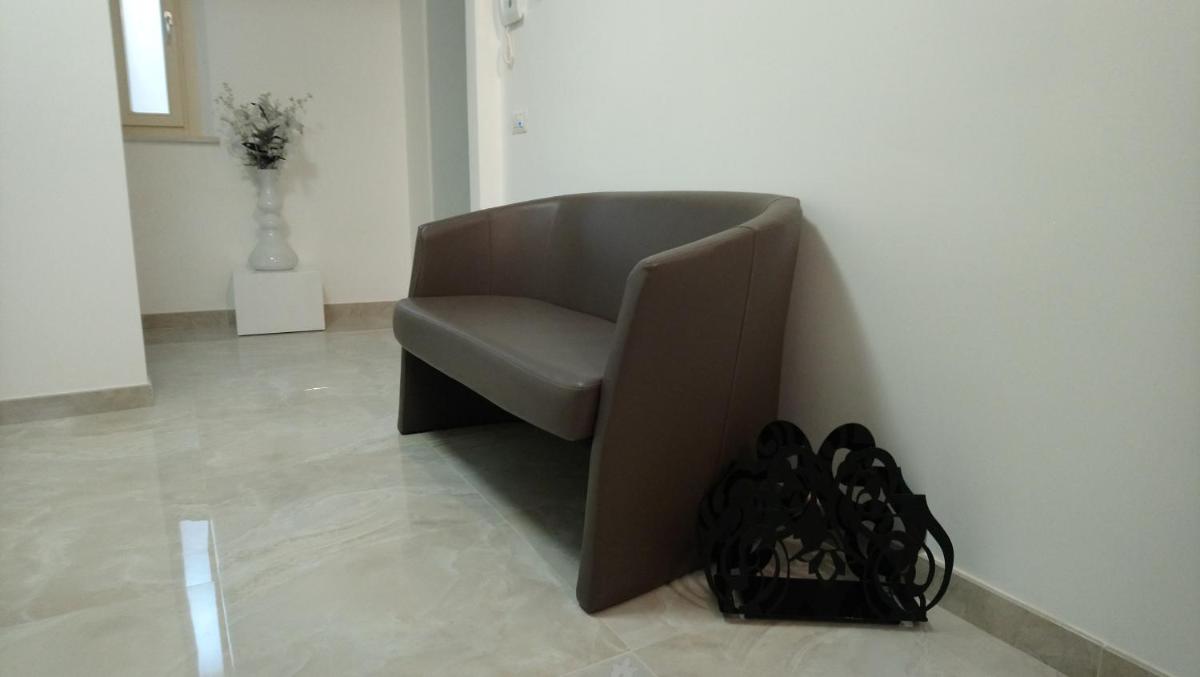 Gli Angeli - Housity