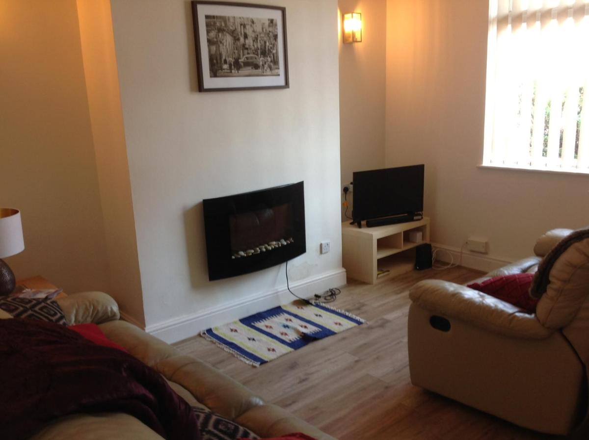 Mosley Common Road - Housity