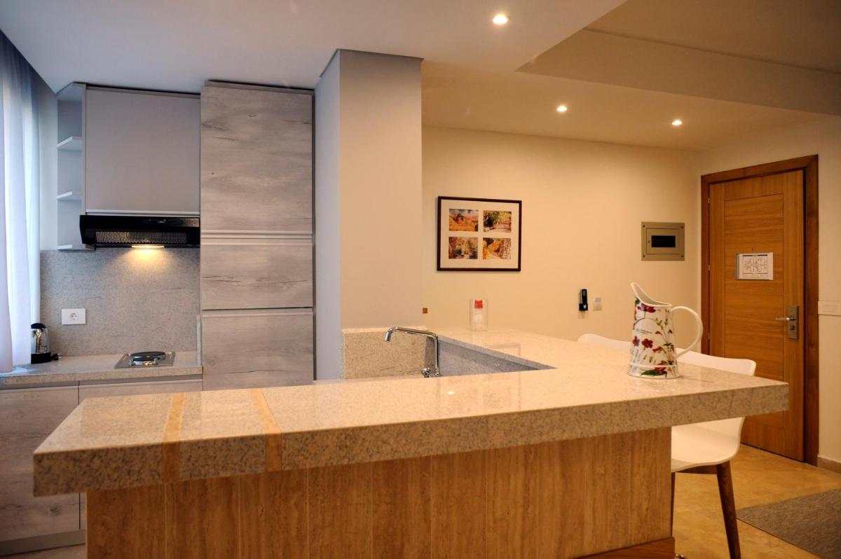 Grey Pearls Suites - Housity
