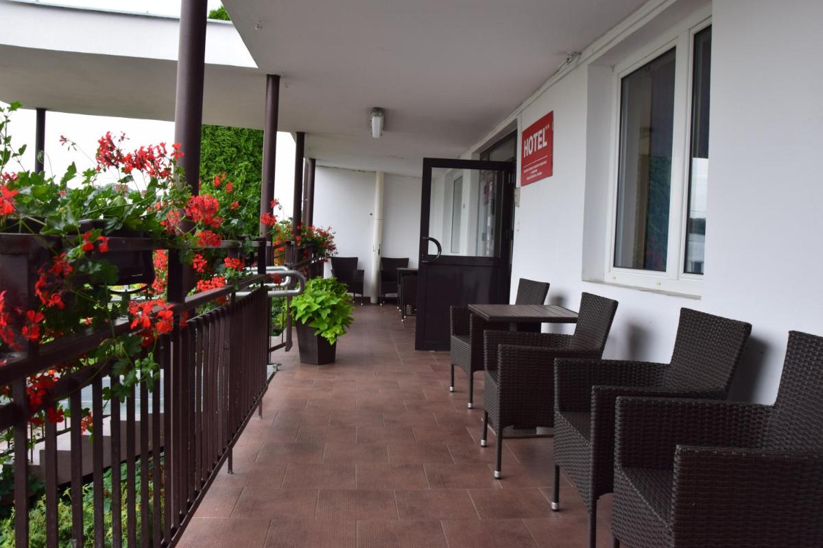 Hotel Poświętne - Housity