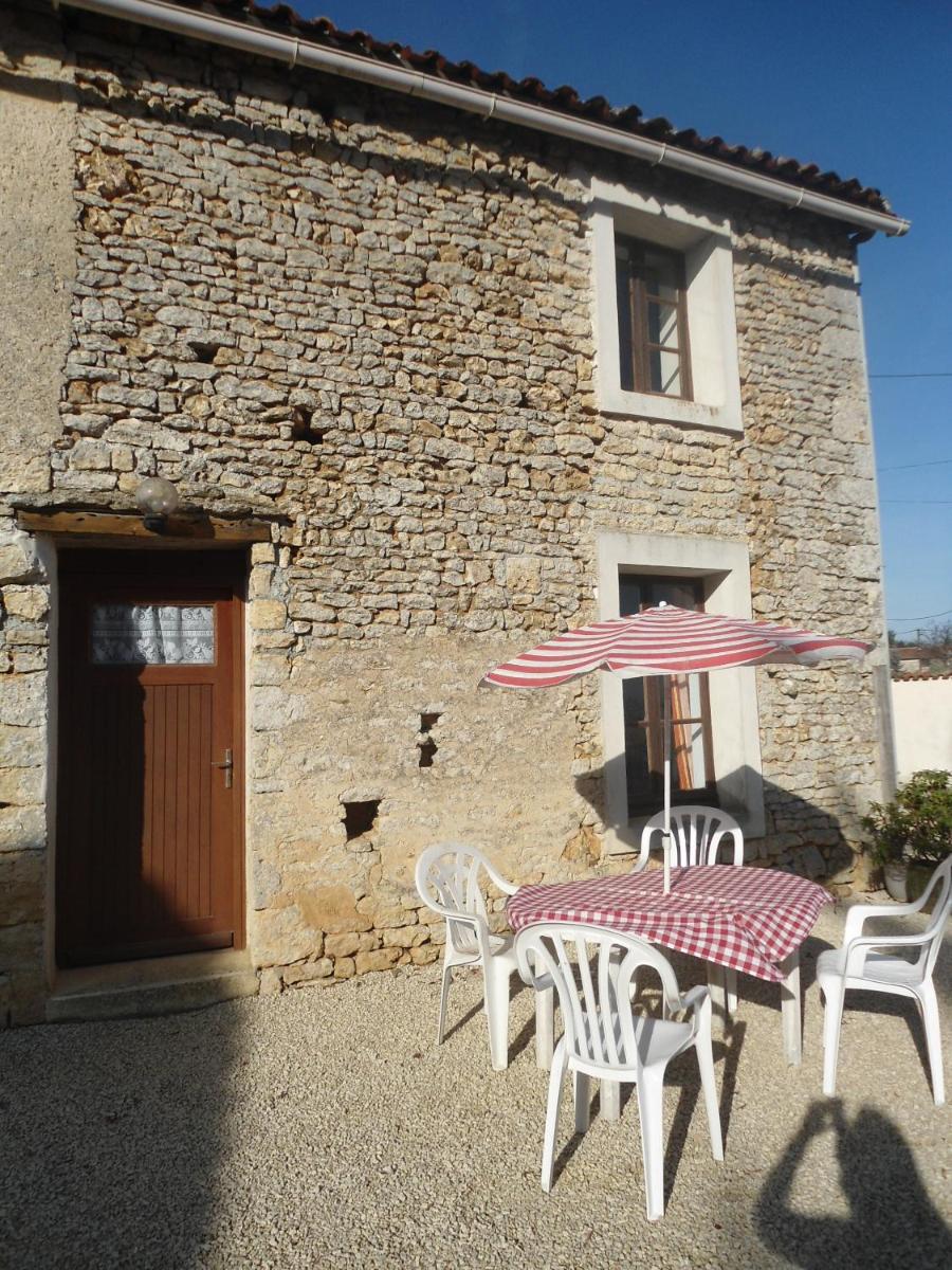 Les Hirondelles - Housity
