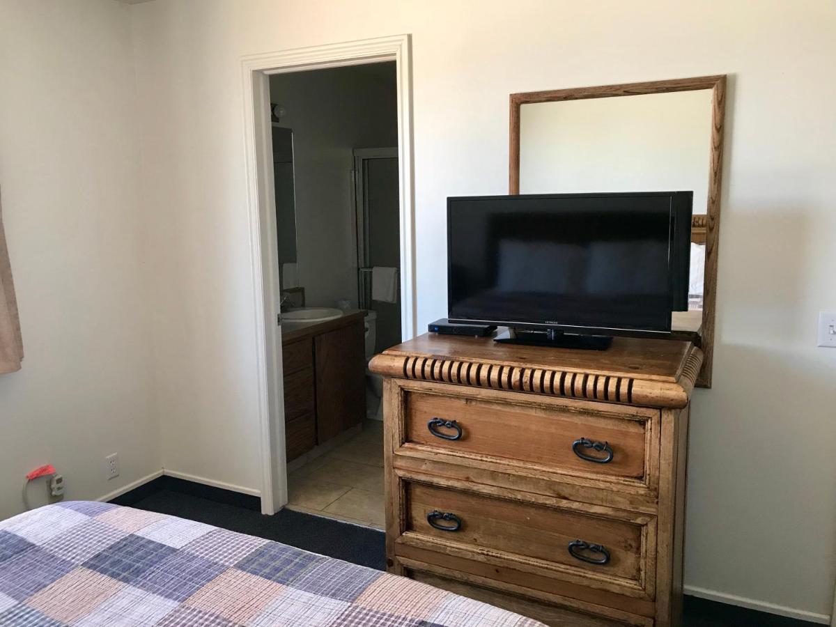 Four Corners Inn - Housity