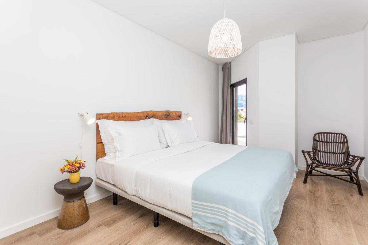 Uma cama ou camas num quarto em You and the sea
