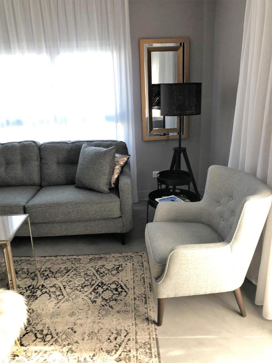 Mini Art House - Housity