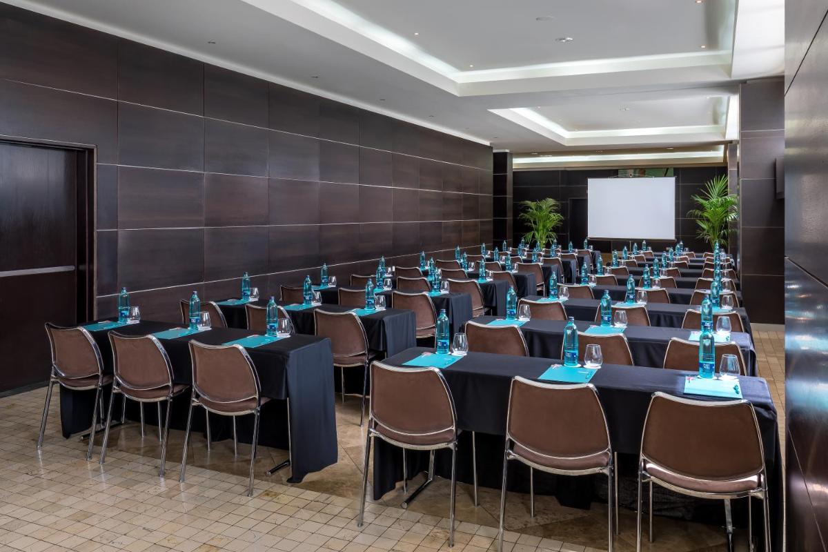 Zona business o sala de conferencias en Occidental Aranjuez