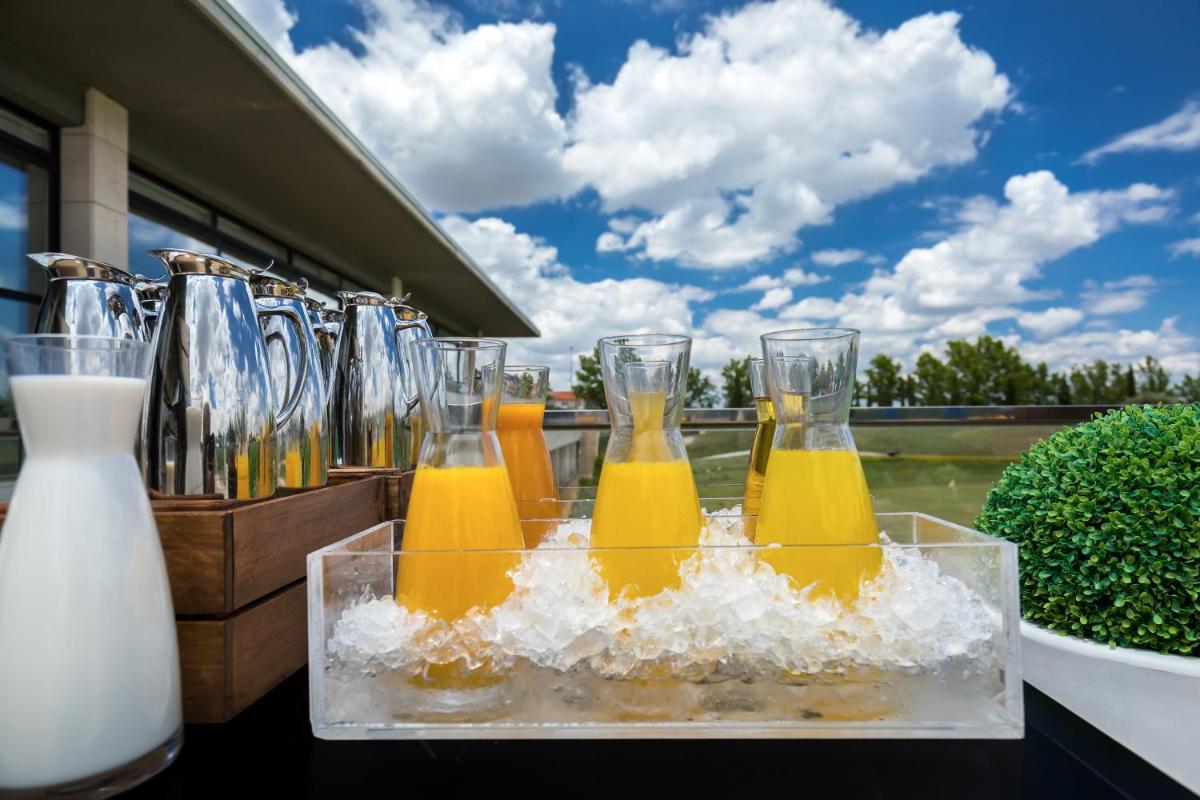Bebidas en Occidental Aranjuez
