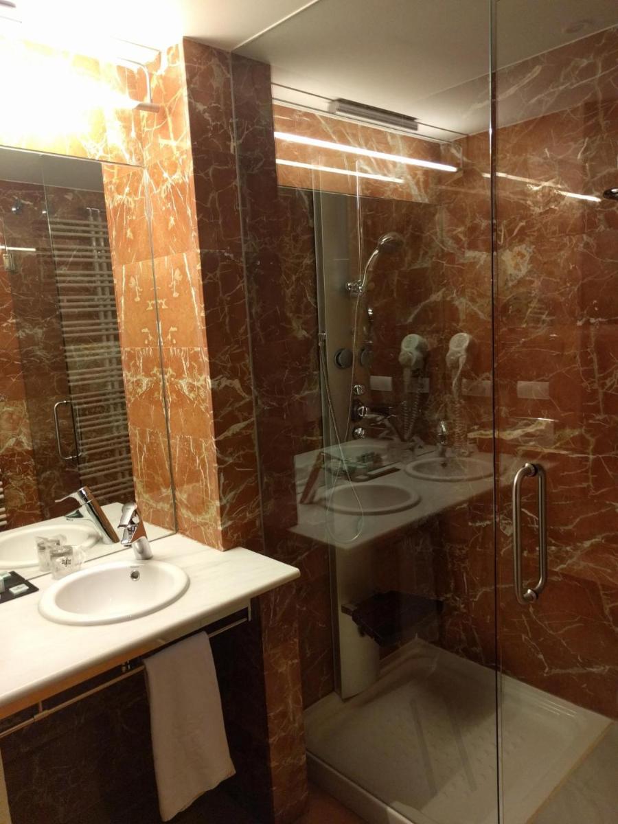 Un baño de Parador de Lorca