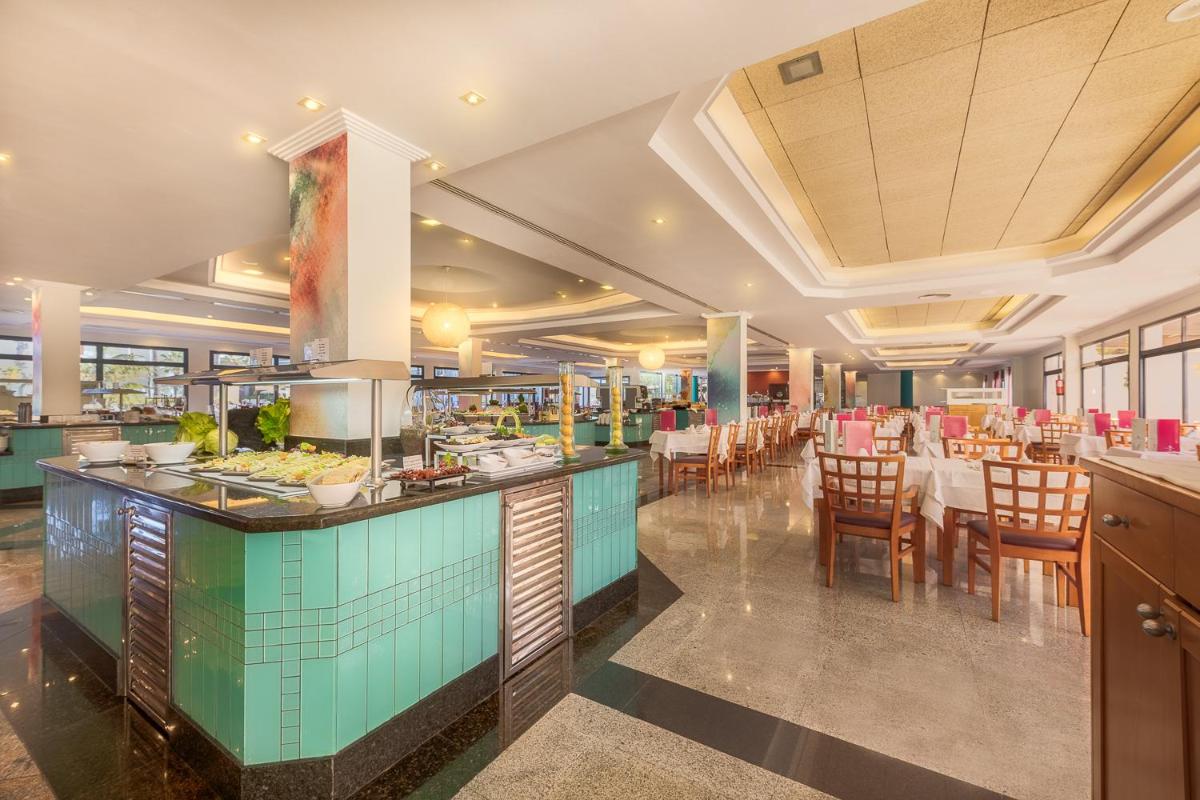 Un restaurante o sitio para comer en Hotel Mirador Papagayo by LIVVO