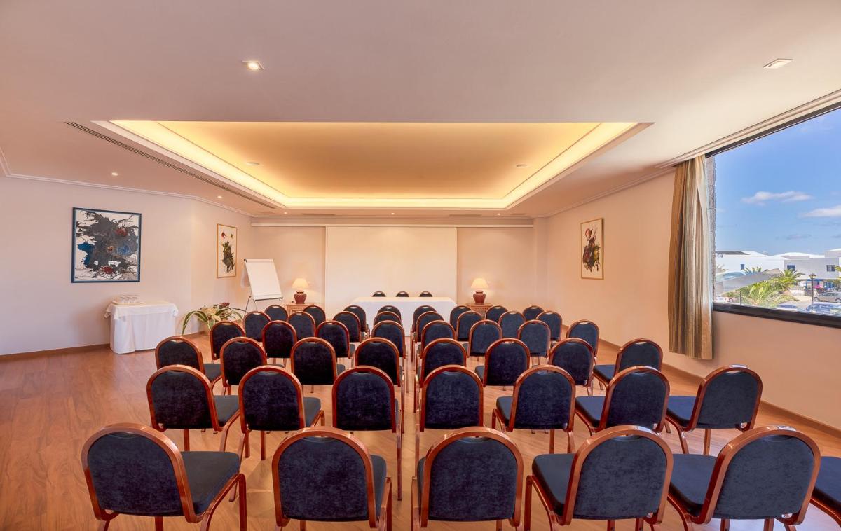 Zona business o sala de conferencias en Hotel Mirador Papagayo by LIVVO