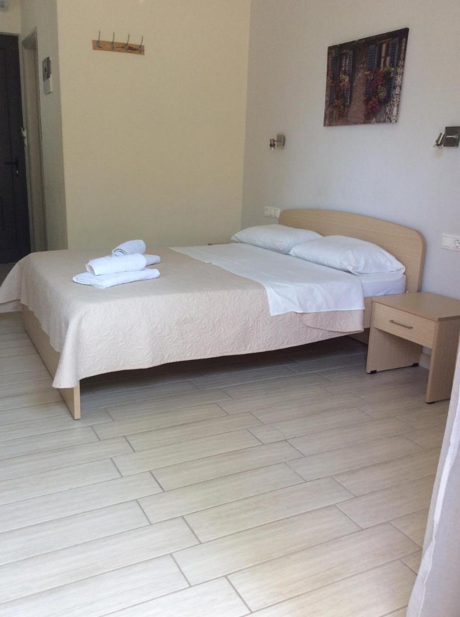 Elena Rooms - Housity