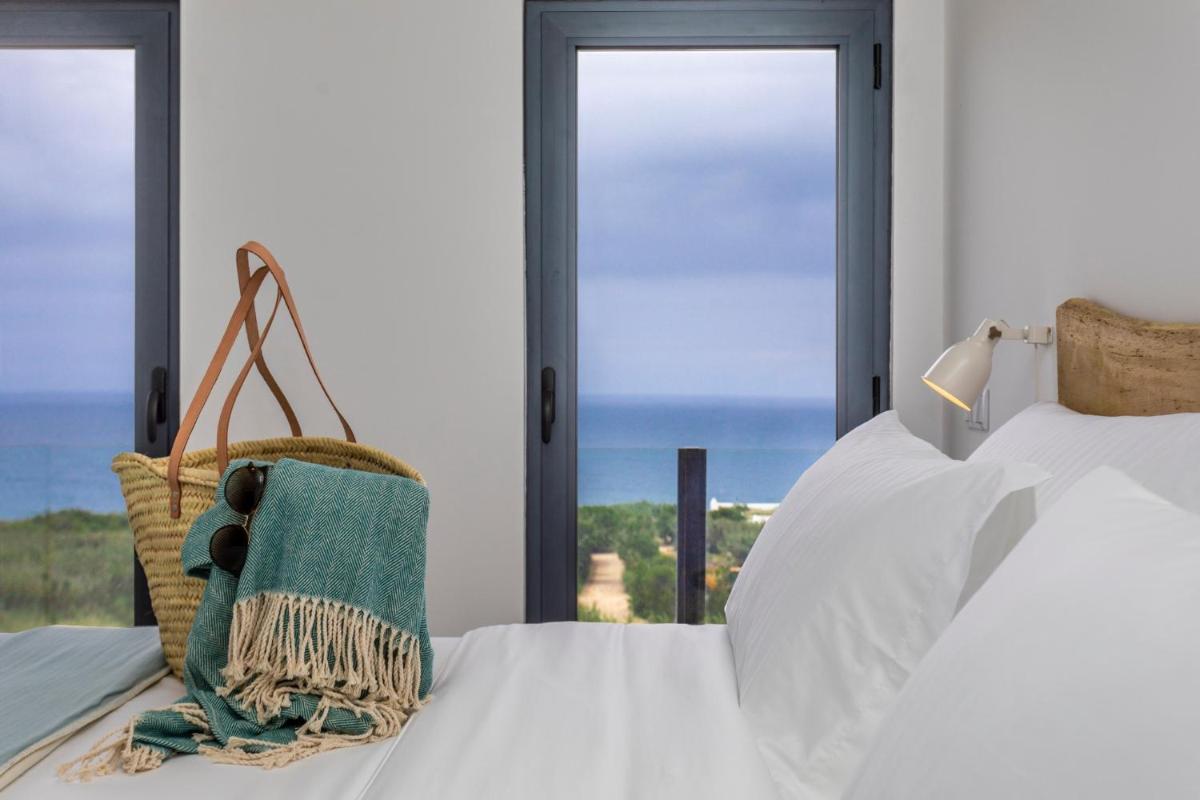Uma cama ou camas num quarto em You and the sea