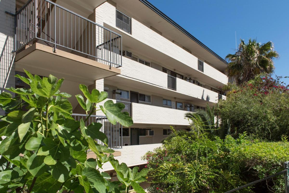 Suitetrails - Studio 101 - First floor Fremantle studio apartment