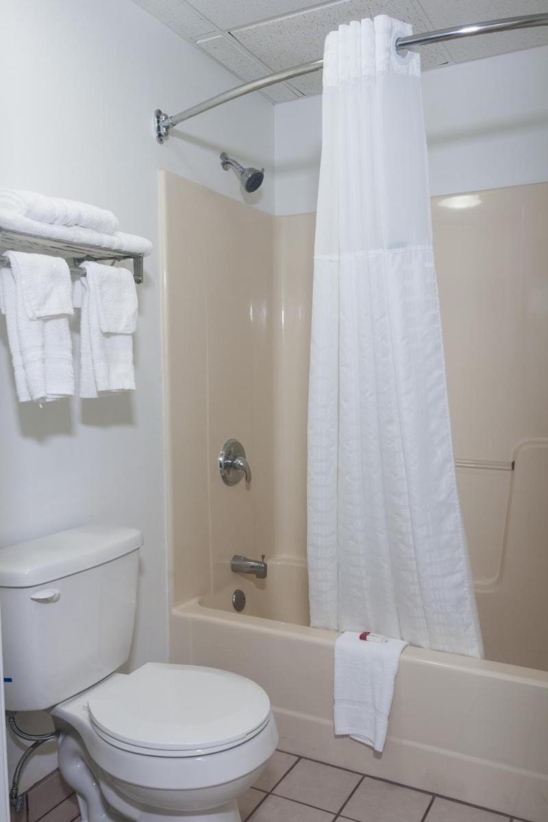 Super 8 by Wyndham Arkansas City KS - Housity