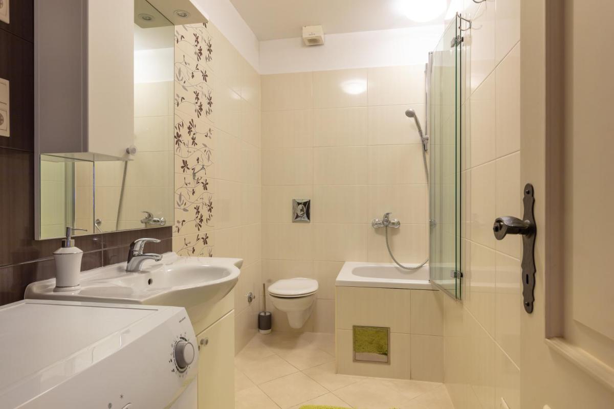 Villa Mama - Traditional Apartments in Omis, free parking - Housity