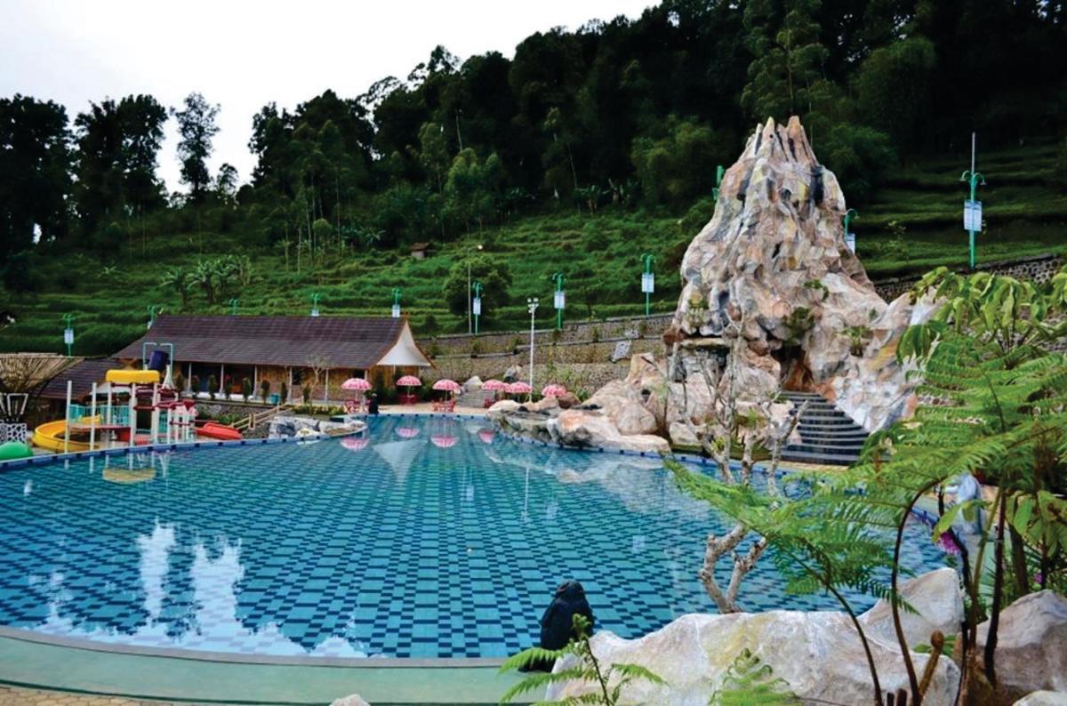 Ciwidey Valley Resort Hot Spring Waterpark - Housity