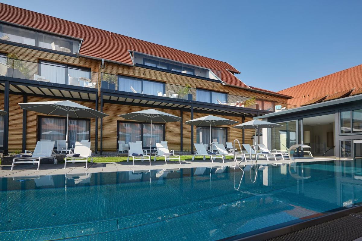 Schloss Reinach - Housity