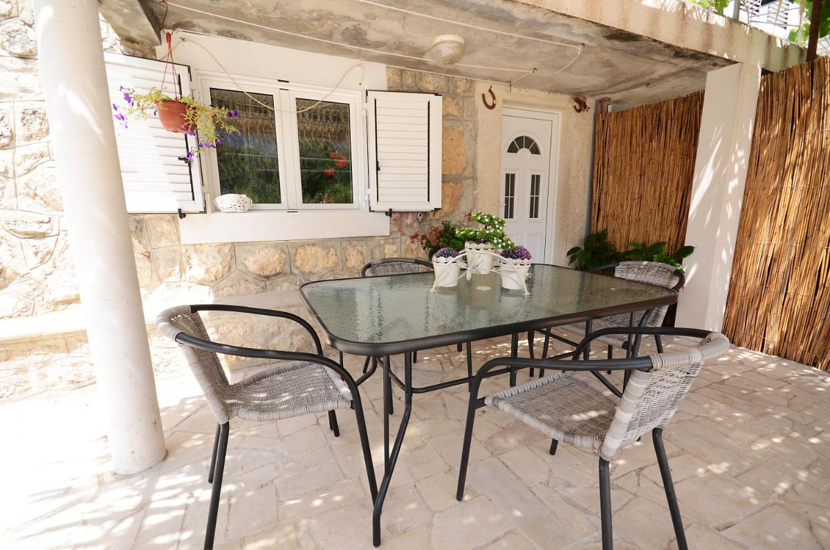 Stone House Dragutinovic - Housity