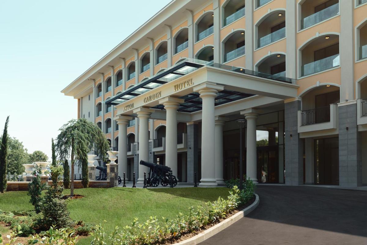 Astor Garden Hotel - Housity