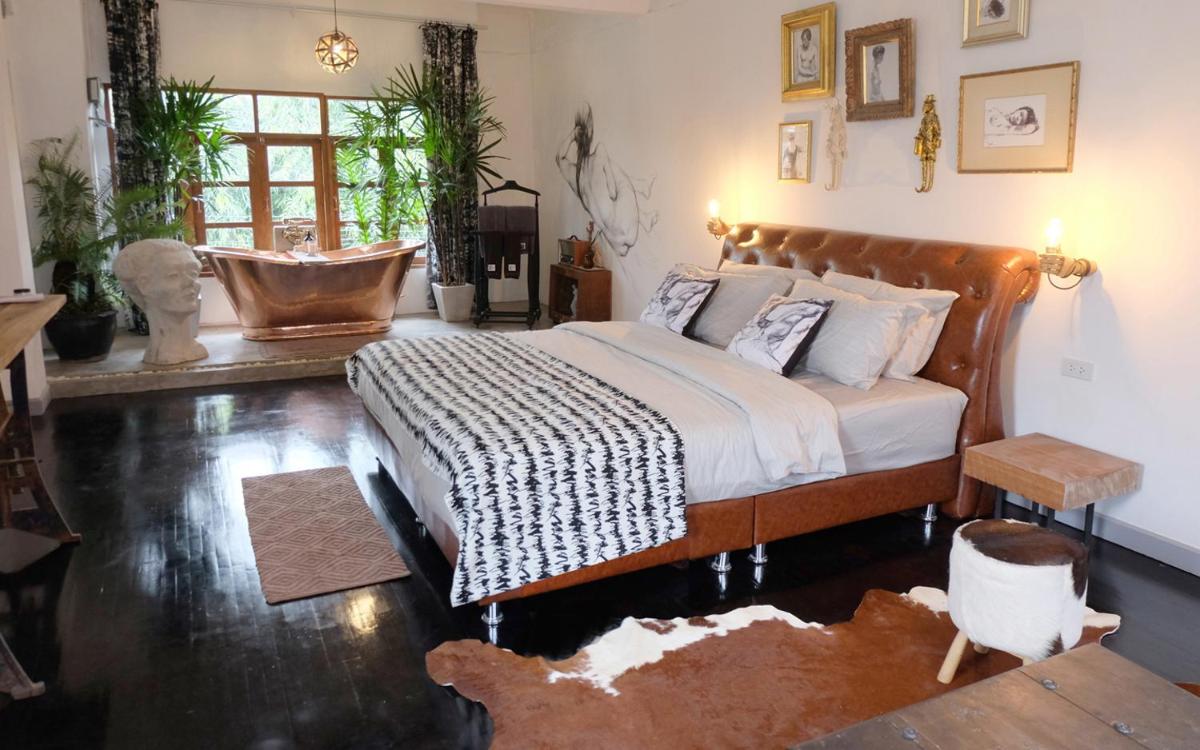 Artistic and Quirky Home with a Copper Bath and Complimentary Snack - Housity