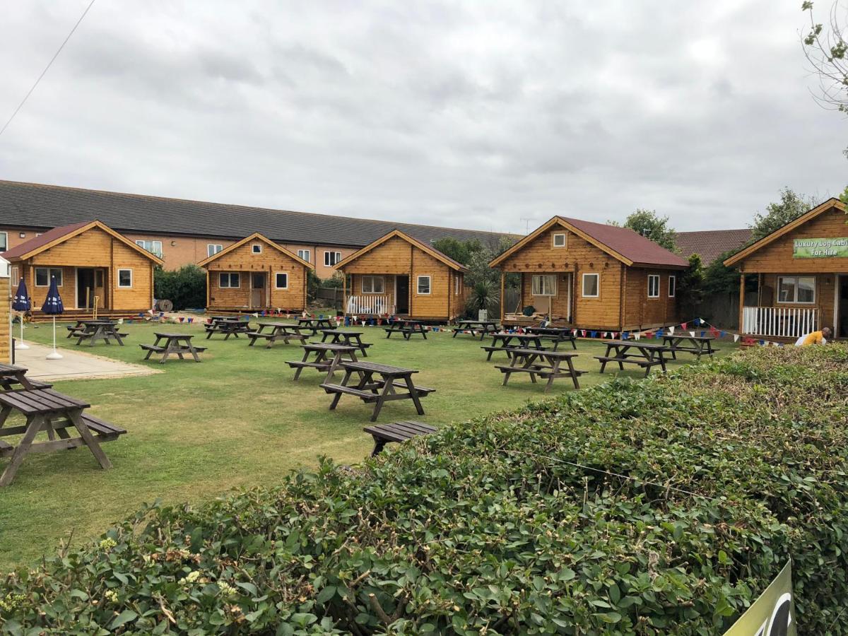 Bacchus Hotel Log Cabins - Housity