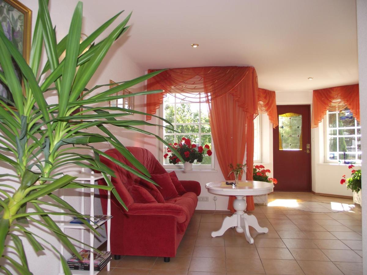 Helene Villa - Housity